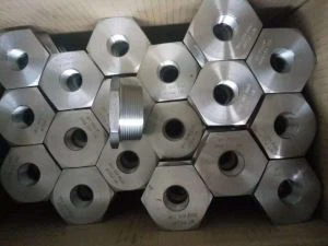 УНС Н04400 2. 4360  Кована утичница са навојним лакатним поклопцем