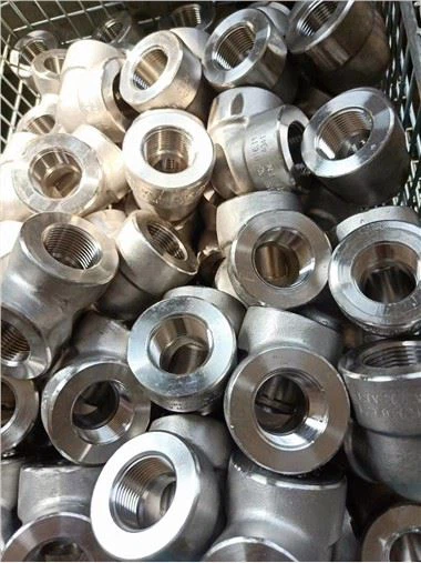 Легура  201  Никал  201  Кована утичница са навојним лакатним поклопцем